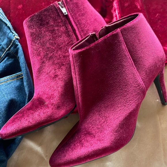 Old Navy Cranberry Velvet Ankle Boots Stiletto Heel Scarlet Wine Booties Size 8 - Picture 5 of 11